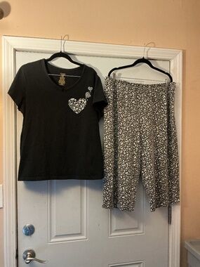 Simply Basic Hearts 2 piece Sleepwear set Pajama Top and Bottom size XL 16/18
